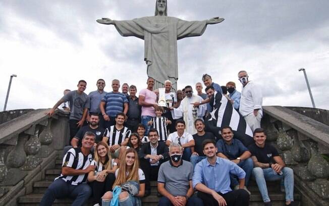 Campeão da Série B, Botafogo é homenageado no Cristo Redentor