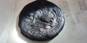 Pão de 1.300 anos com imagem de Cristo é achado na Turquia