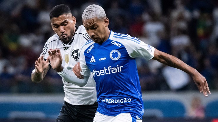 Cruzeiro%20abre%20dois%2C%20Botafogo%20reage%20e%20duelo%20termina%20em%20empate