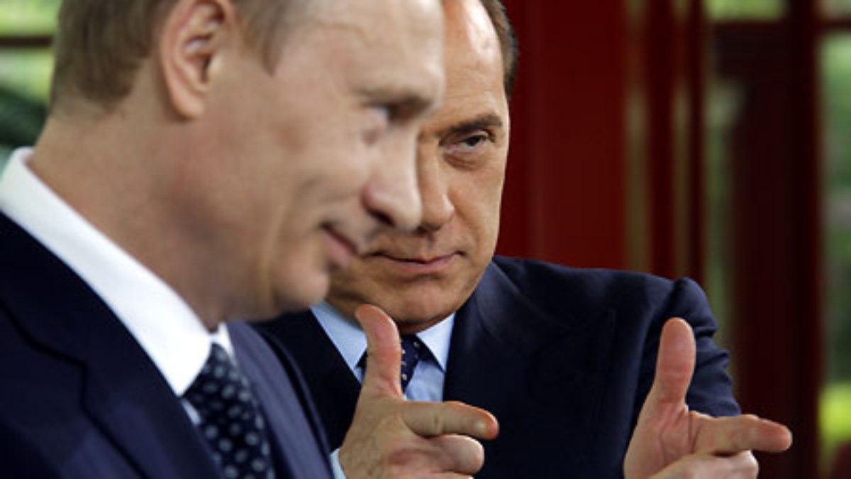 Silvio Berlusconi, um dos algozes de Mario Draghi, é amigo de longa data de Vladimir Putin