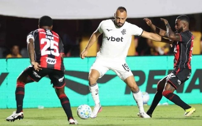 Cabral arrumou um jeito de ficar fora do jogo contra o Paranaense 