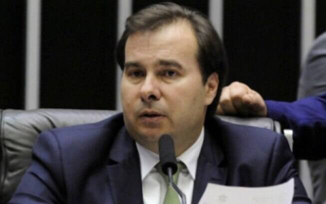 Rodrigo Maia critica venda da SAF do Botafogo para John Textor: ‘Entregaram de graça’