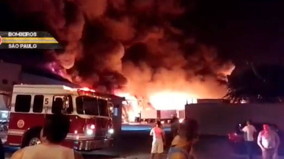 Inc&ecirc;ndio atinge galp&atilde;o em regi&atilde;o pr&oacute;xima ao Aeroporto de Guarulhos