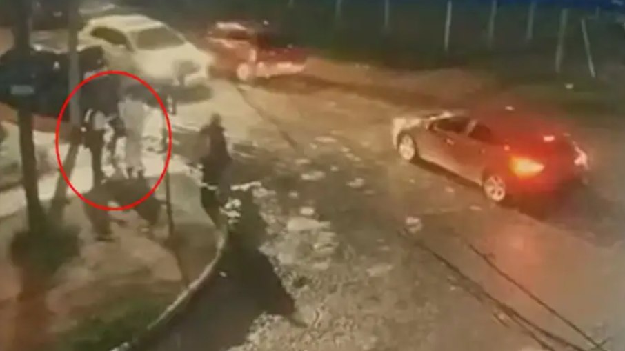 Trio foi visto pela última vez entrando em um carro branco
