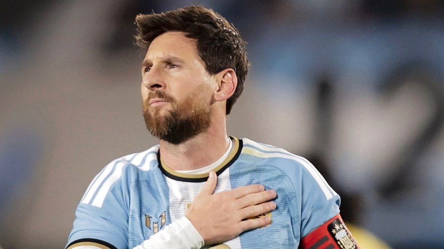 Ação de patrocinadores durante despedida de Messi repercutiu negativamente entre os torcedores