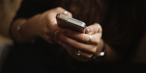 Plano reajustou tarifa do celular: quais os meus direitos?
