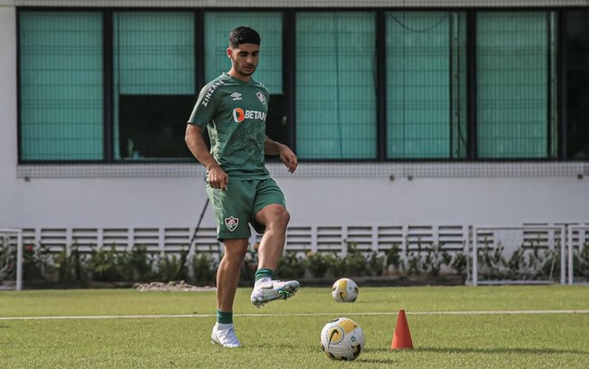 Marrony e Michel Araújo são registrados, viajam e podem jogar pelo Fluminense no Brasileirão