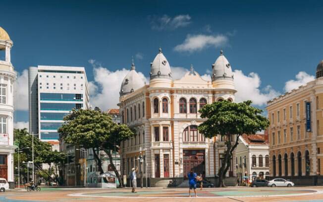 Praça do Marco Zero é um ponto indispensável para o turista na cidade de Recife