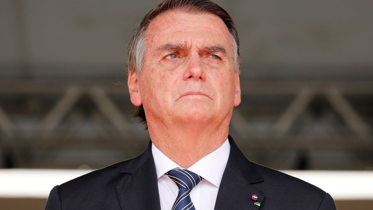 Jair Bolsonaro vai antecipar a volta ao Brasil