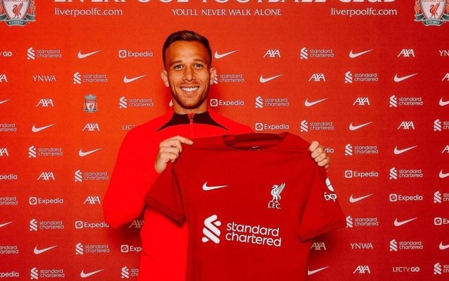 Arthur é anunciado oficialmente como novo reforço do Liverpool