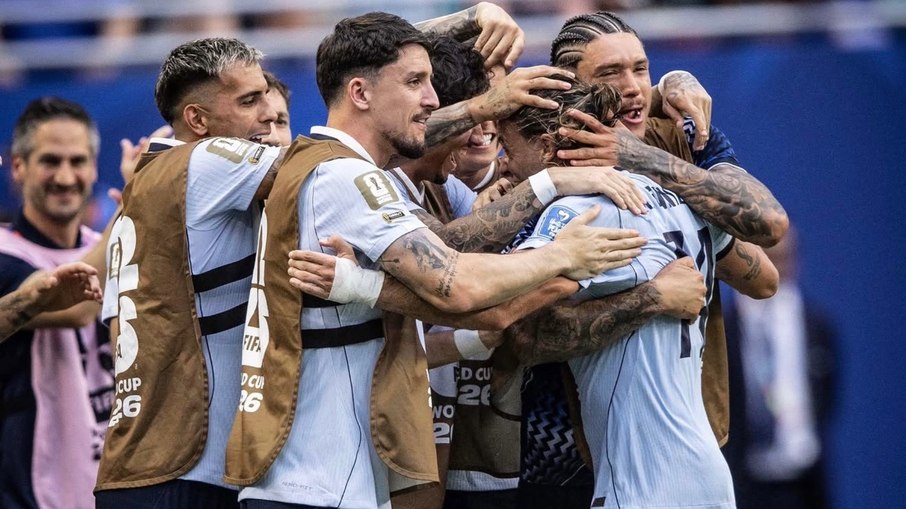 Uruguai precisa virar a chave e buscar primeira vitória no torneio para conquistar uma vaga