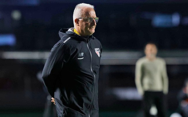 Dorival Junior durante jogo do São Paulo pelo Brasileirão