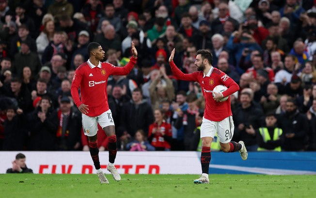 United vira o jogo em dois minutos e avança às semifinais da FA Cup