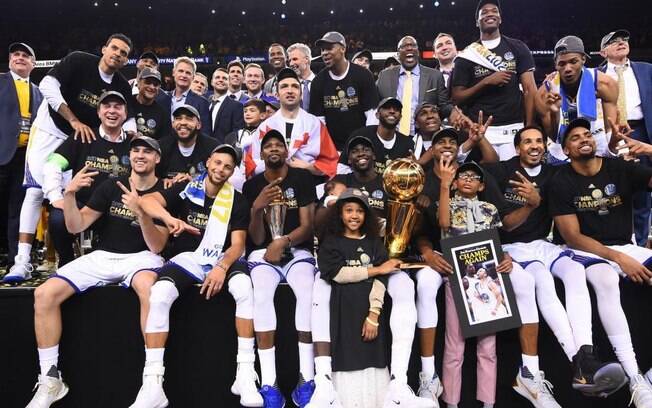Atual campeão, o Golden State Warriors levará o título novamente para 93% dos gerentes gerais da NBA