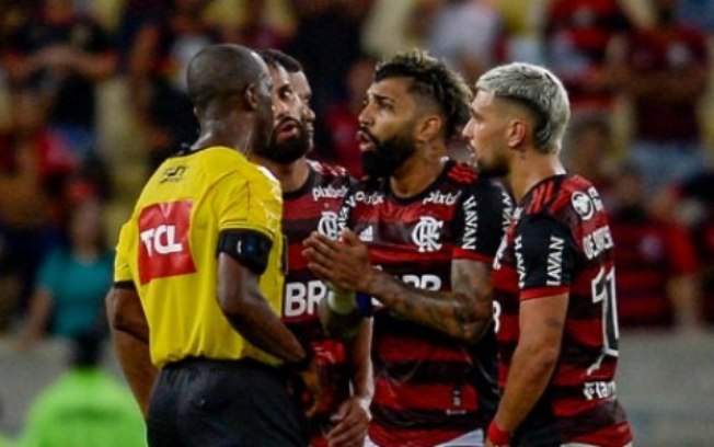 CBF divulga áudios do VAR de jogo entre Flamengo e Athletico-PR