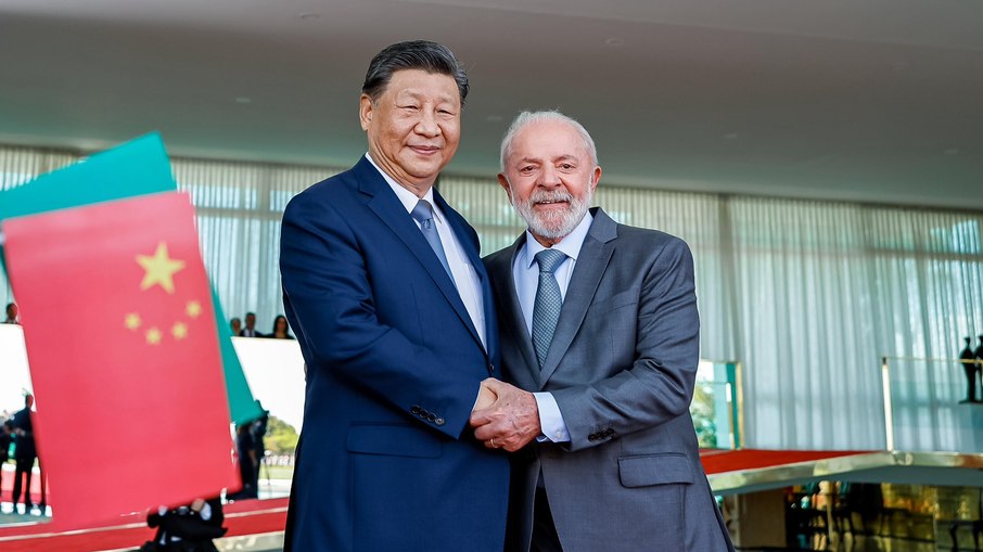 Lula recebe o presidente da China, Xi Jinping, no Palácio da Alvorada.