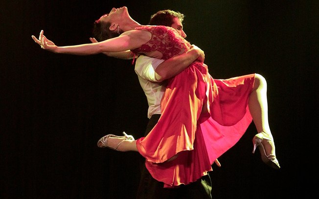 Espetáculo que conta a história do tango estreia no Brasil