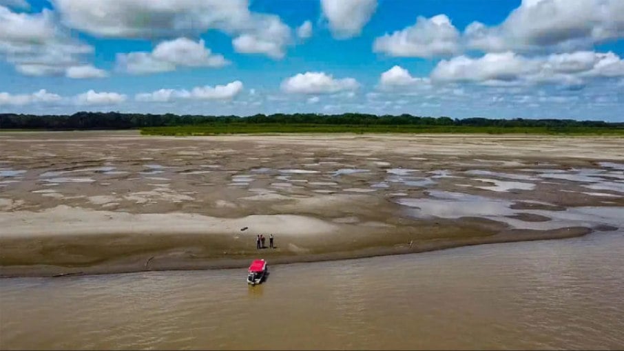 Imagem de uma seca severa no Amazonas