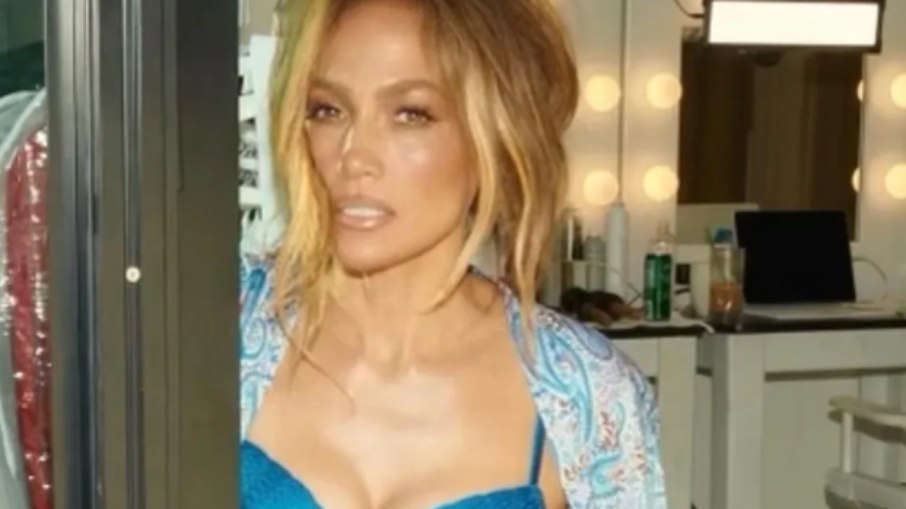 Jennifer Lopez recebe criticas após postar foto sensual
