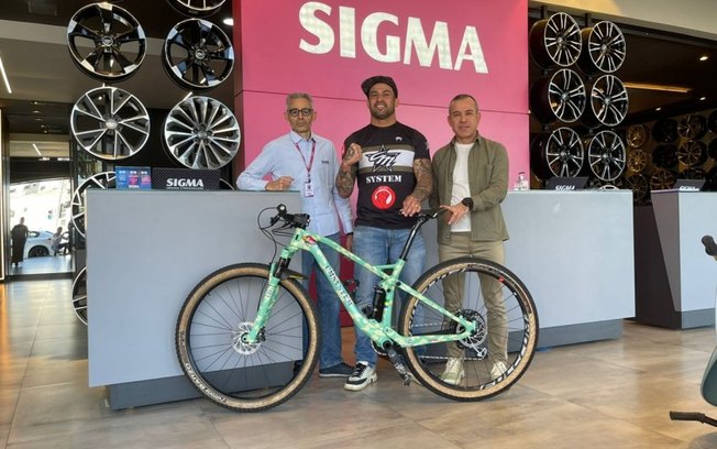 Cristiano Marcello guarda o kimono e sobe na bicicleta para buscar título no mountain bike