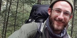 Novas análises revelam contradições dos EUA sobre morte pela ICE