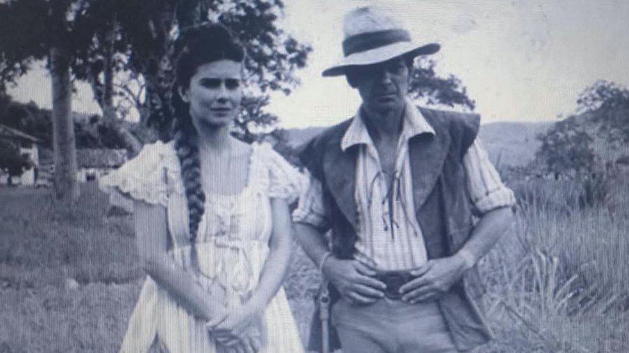 Maitê Proença (Dona Beija) e Paulo Gracindo (Antônio Sampaio) em Dona Beija Maitê Proença (Dona Beija) e Paulo Gracindo (Antônio Sampaio) em Dona Beija