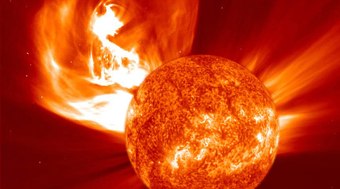 Tempestade%20solar%20mais%20forte%20de%202025%20causa%20blecautes%20e%20alertas