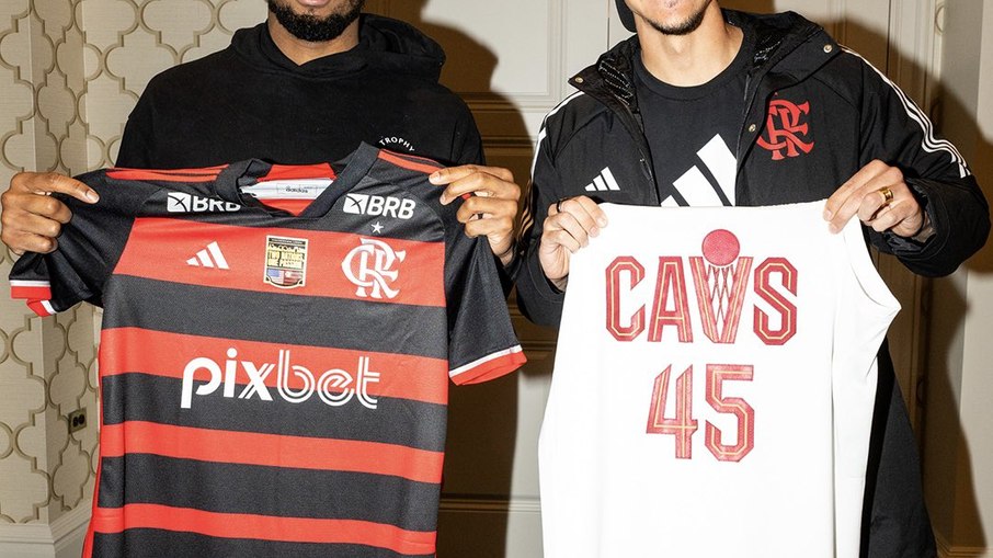 Fornecedora 'vaza' nova camisa do Flamengo Fornecedora 'vaza' nova camisa do Flamengo