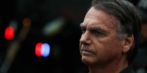 Defesa de Bolsonaro pede cumprimento de pena em regime domiciliar
