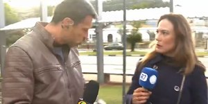 Repórter da Record é empurrada por jornalista da Band ao vivo