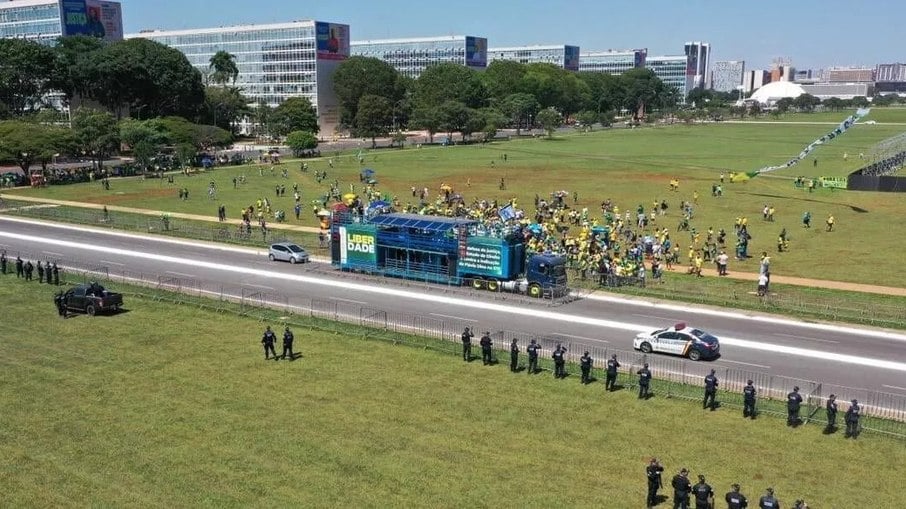 Imagens dos manifestantes na Esplanada dos Ministérios, em Brasília