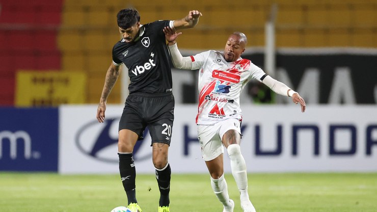 Botafogo sofre com altitude e sai atrás na pré-Libertadores