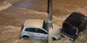 Temporal em BH deixa ilhados, provoca enxurrada e interdita vias