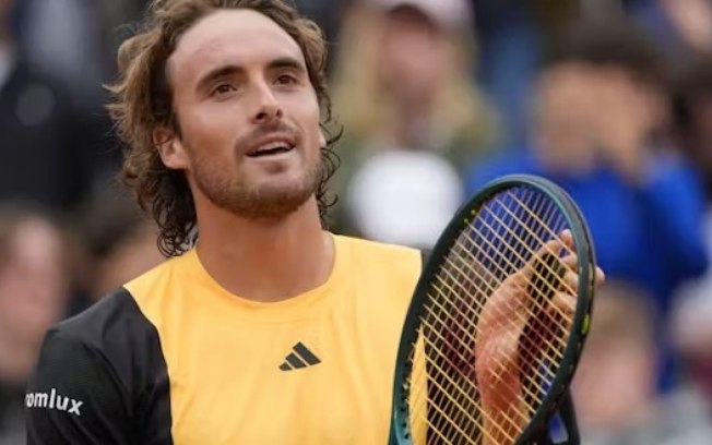 Tsitsipas vence no sufoco em Roland Garros, vai à 3ª rodada e filosofa