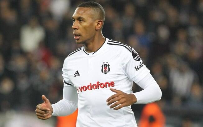 O zagueiro brasileiro Marcelo, do Besiktas, lamentou o ocorrido nos arredores do estádio do time