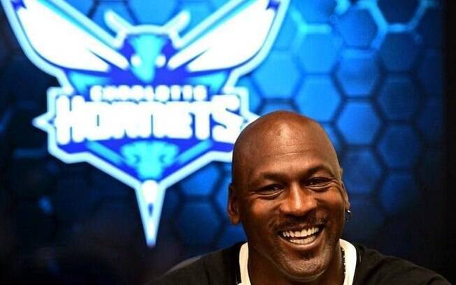 Hornets, clube de Michael Jordan, é acusado de incentivar infidelidade em polêmica na NBA