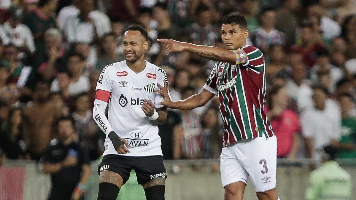 Neymar jogou o segundo tempo inteiro na derrota do Santos para o Fluminense Neymar jogou o segundo tempo inteiro na derrota do Santos para o Fluminense