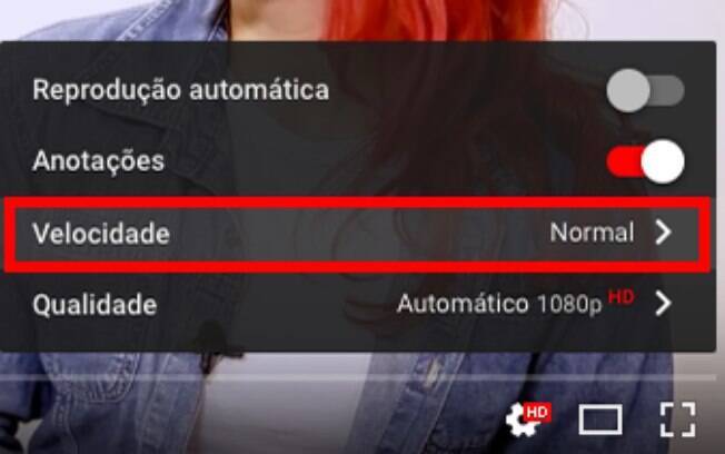 Clique no ícone de engrenagem, localizado logo abaixo do player, e selecione a opção 