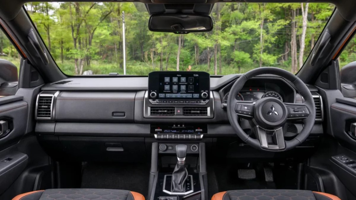 Interior Mitsubishi L200