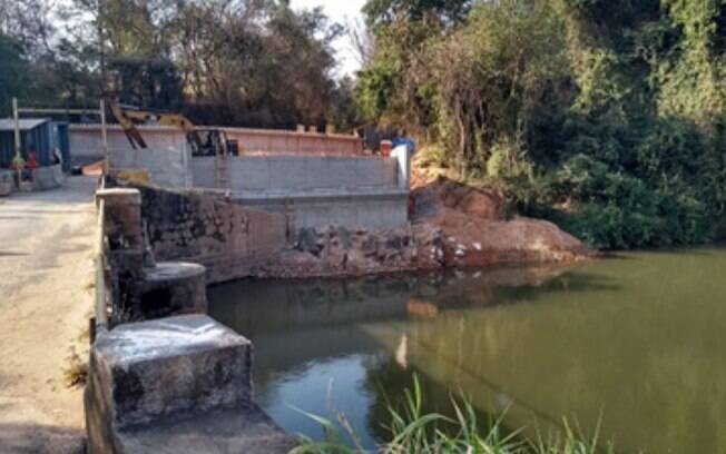 Vigas da nova ponte do Rio Atibaia serão içadas neste sábado