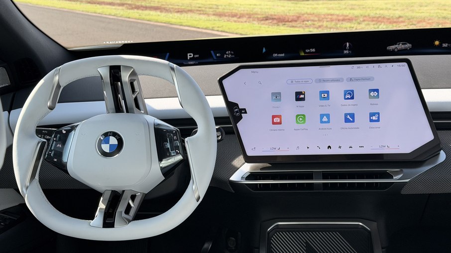 Novo volante e central multimídia fazem parte da ruptura visual promovida pela Neue Klasse no iX3. Novo volante e central multimídia fazem parte da ruptura visual promovida pela Neue Klasse no iX3.