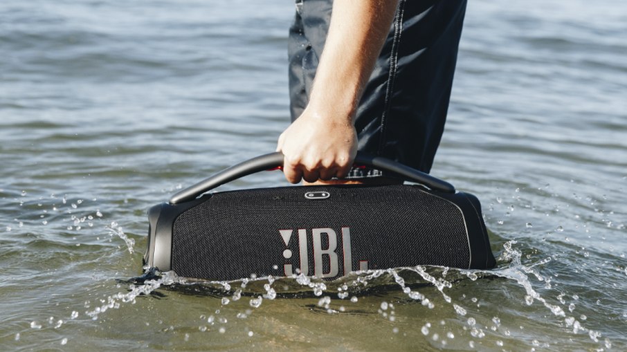 Caixa de som da JBL tem classificação IP67, à prova de poeira e água Caixa de som da JBL tem classificação IP67, à prova de poeira e água