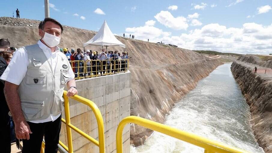 O presidente da República Jair Bolsonaro durante inauguração de um dos canais da transposição do Rio São Francisco