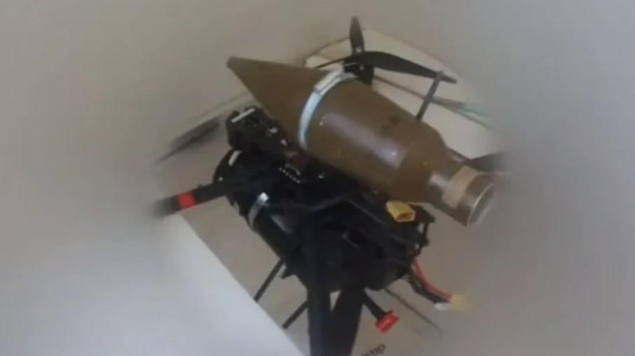 O Hezbollah está usando RPGs acoplados a drones contra Israel. O Hezbollah está usando RPGs acoplados a drones contra Israel.
