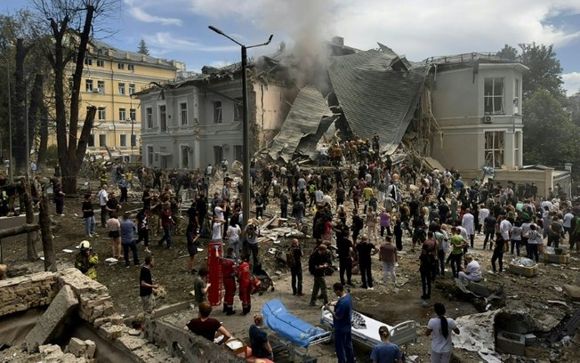 O hospital pediátrico Ohmatdyt, em Kiev, foi atingido por um bombardeio