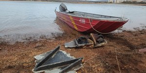 Ultraleve cai no Lago Corumbá e duas pessoas são resgatadas