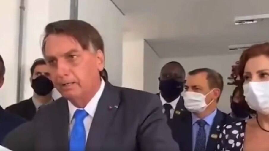 Presidente Jair Bolsonaro atacou jornalista nesta segunda-feira (21)