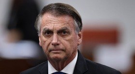 Defesa pede cirurgia urgente para Bolsonaro