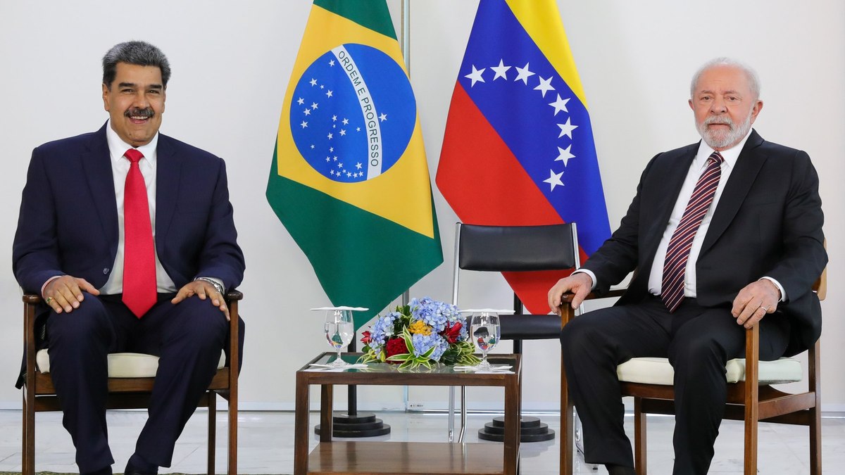 Lula e Maduro durante reunião em 2023