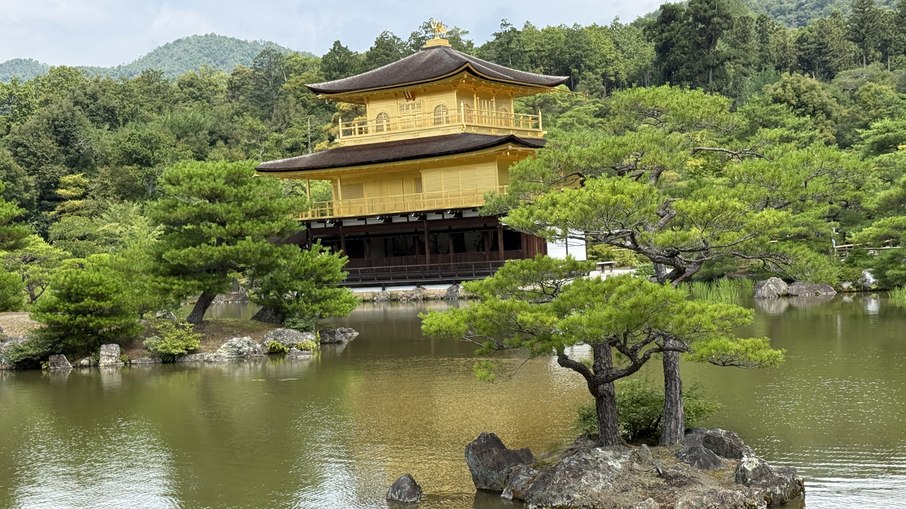 O Templo do Pavilhão Dourado em Kyoto.